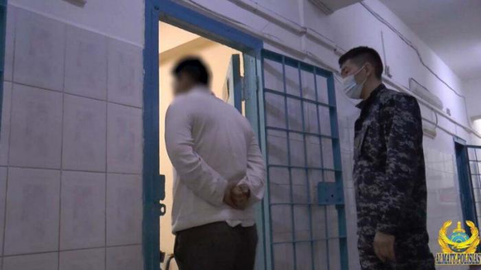 Задержаны мужчины, раздававшие оружие участникам беспорядков в Алматы
                20 января 2022, 11:58