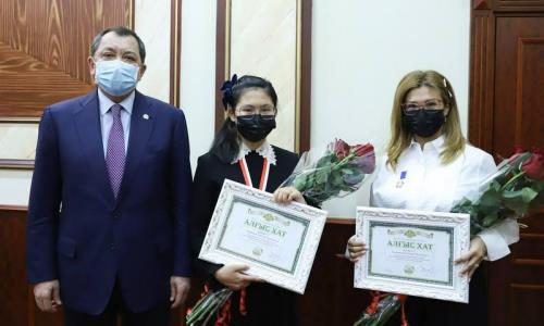 Казахстанскую шахматистку поздравили на родине с победой на чемпионате мира по шахматам