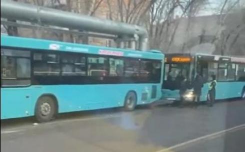 Нетрезвый карагандинец без прав спровоцировал аварию с двумя автобусами