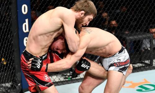 Нурмагомедов за 47 секунд уничтожил соперника в UFC перед боем Нганну — Ган. Видео