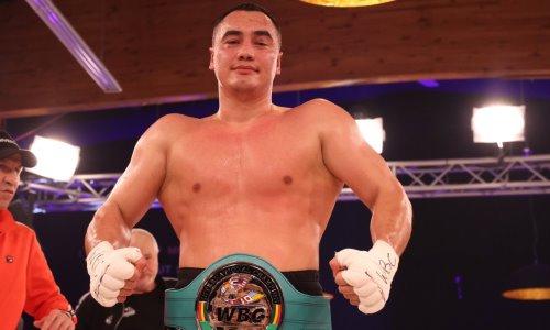 Казахстанский супертяж-нокаутер без боя лишился титула WBC