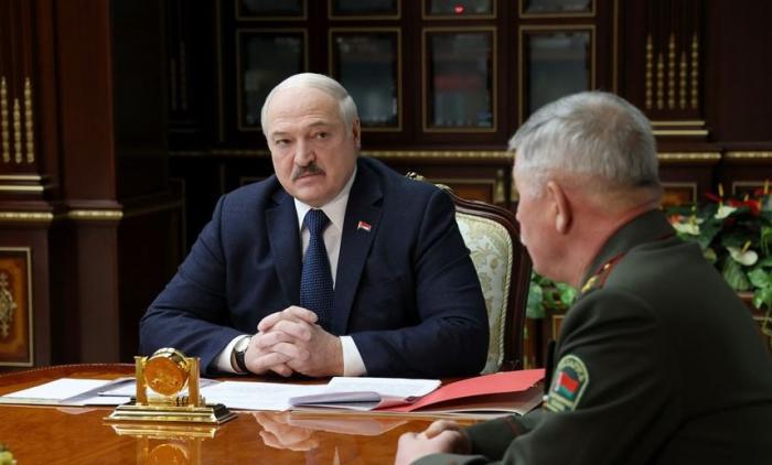 Лукашенко хочет развернуть контингент белорусской армии на границе с Украиной