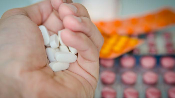 Ученые назвали восемь препаратов для лечения 