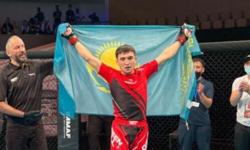 Дважды призер ЧМ по MMA вышел в октагон против казаха и оказался в жестком нокауте. Видео