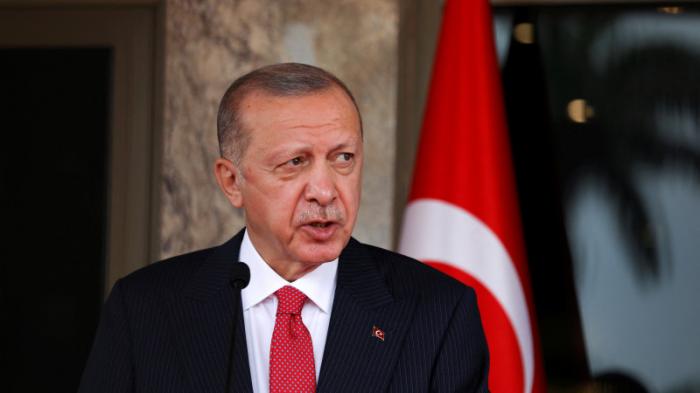 Эрдоган призвал граждан брать кредиты в госбанках
                27 января 2022, 11:32