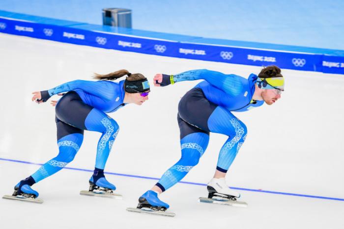 Фото. Казахстанские конькобежцы тренируются в Пекине