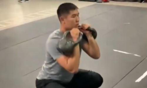 Чемпион мира из Казахстана продолжает подготовку к бою за титул WBO. Видео