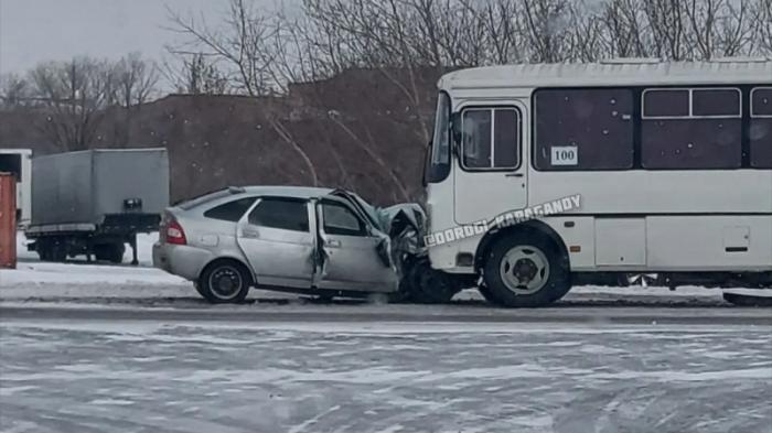 6 человек пострадали при лобовом столкновении автобуса и легковушки в Караганде
                31 января 2022, 17:21