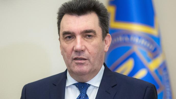 Выполнение Минских соглашений разрушительно для Украины, - Данилов