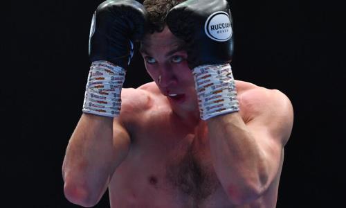 Главный бой вечера бокса непобежденного россиянина с титулом WBC завершился глубоким нокаутом. Видео