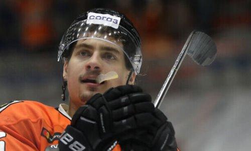 Преследователь «Барыса» в КХЛ официально расстался с двумя хоккеистами