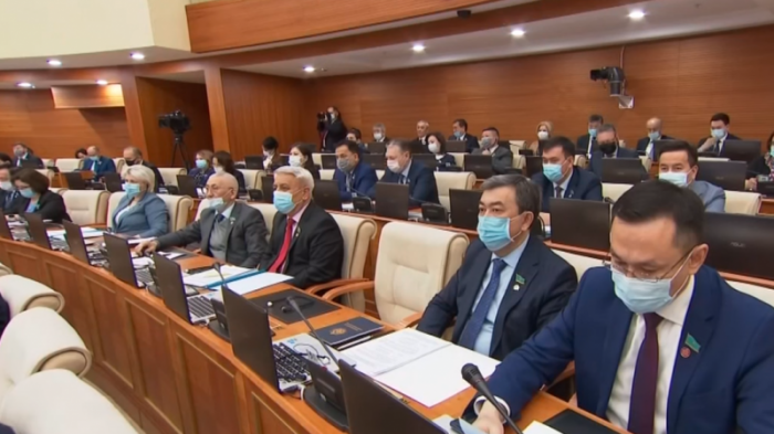 Казахстанские депутаты согласились работать пять лет без повышения зарплаты
                03 февраля 2022, 00:42