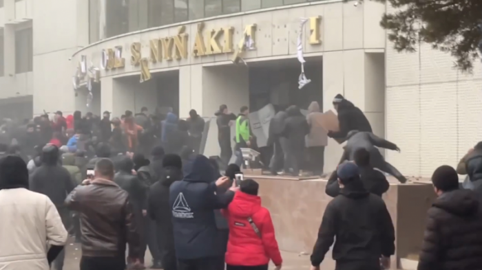 Трагический январь: появились видео с мародерами в Алматы
                05 февраля 2022, 12:55