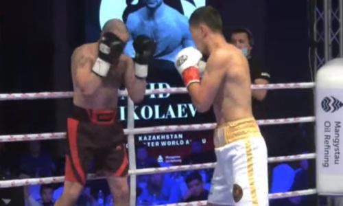 Как казахстанец разбил россиянина на вечере бокса в Актау. Видео