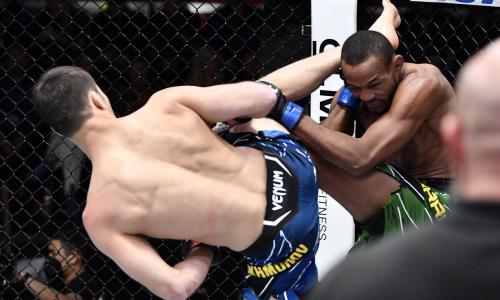Шавкат Рахмонов забрал свой первый бонус в UFC за лучшее выступление вечера