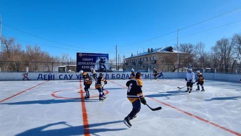 Ветераны хоккея провели товарищеский матч в Нуринском районе