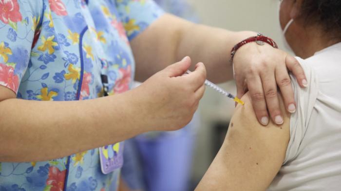Ревакцинация вакциной Pfizer для пожилых людей стала доступна в Совминке
                07 февраля 2022, 20:02