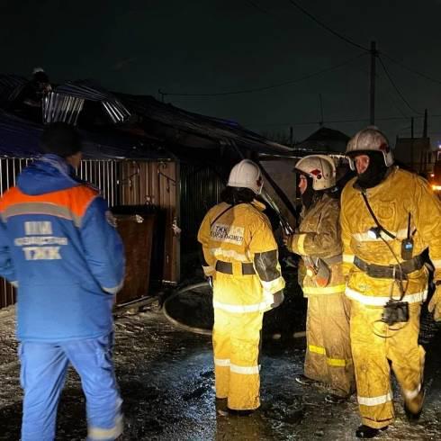 В Карагандинской области несколько семей остались без жилья из-за пожара