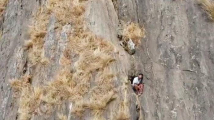 Застрявшего в расщелине холма на 48 часов туриста спасли в Индии
                10 февраля 2022, 01:00