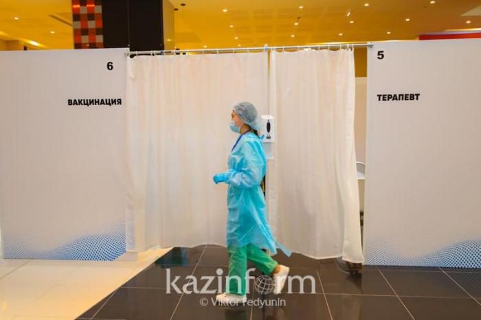 Двумя компонентами вакцины Pfizer провакцинировано свыше 415 тысяч казахстанцев