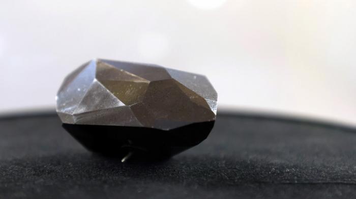 Самый большой в мире черный бриллиант продали за рекордную сумму
                10 февраля 2022, 13:21