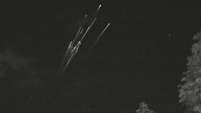 Падающие спутники Илона Маска попали на видео
                10 февраля 2022, 13:36
