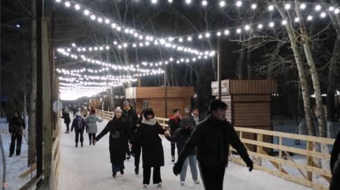 Почти 30 тысяч человек посетили линейный каток в Центральном парке Караганды с момента открытия