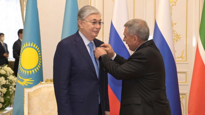 Президент Татарстана наградил Токаева
                11 февраля 2022, 17:25