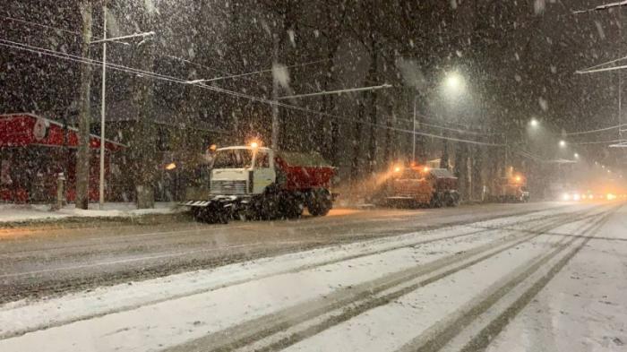Сгребали снег с дороги - в акимате Алматы ответили на критику уборки снега
                15 февраля 2022, 13:11