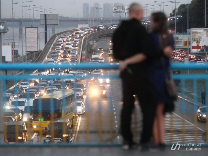 В Киеве 60% автомобилей - с киевской пропиской. Сколько машин каждый день ездит в столице