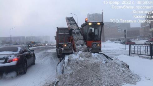 За прошедшие сутки с улиц и дорог Караганды вывезли 9 тысяч кубометров снега