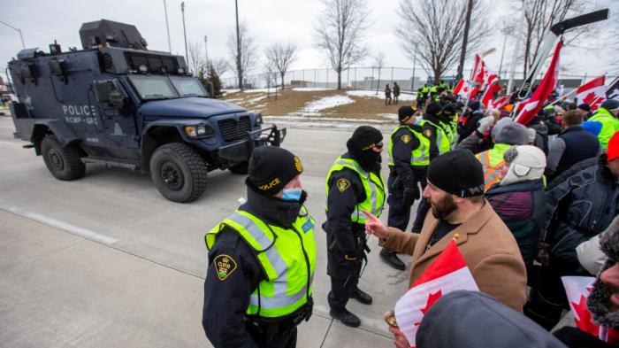 Спецназовцев обвинили в поддержке протестующих дальнобойщиков в Канаде
                15 февраля 2022, 17:23