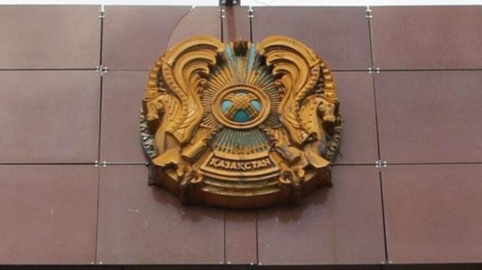 Старый герб заметили у здания прокуратуры в Алматинской области
                16 февраля 2022, 08:37