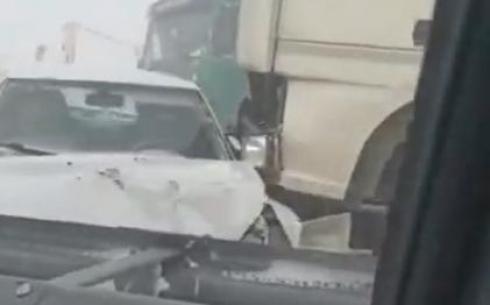 На трассе Караганда - Нур-Султан столкнулись 6 автомобилей