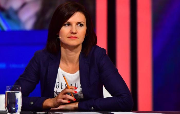 Елена Дяченко: Власть закрыла семь каналов без суда, чтобы они не мешали транслировать их унылый марафон