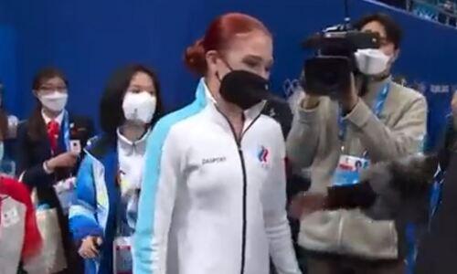 «Никогда больше не выйду на лёд». У российской фигуристки случилась истерика после «бронзы» на Олимпиаде-2022. Видео