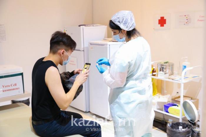 Сколько казахстанцев вакцинированы против COVID-19