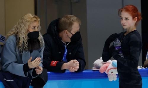 Устроившая истерику на Олимпиаде-2022 российская фигуристка оттолкнула Тутберидзе