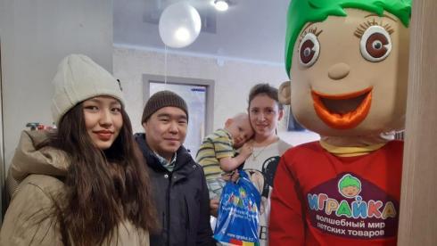 Карагандинские волонтёры подарили игрушки онкобольным детям