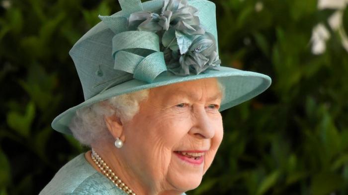 Королева Елизавета II выпустит парфюм для собак
                18 февраля 2022, 17:06
