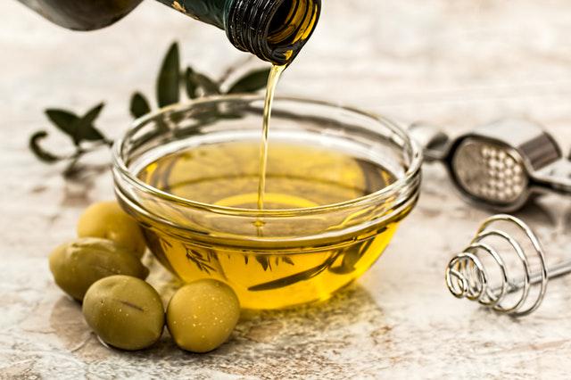 Оливковое масло лидирует по количеству фальсификата в Украине. Как отличить подделку
