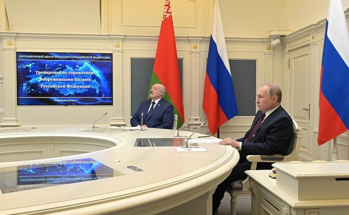 Россия провела учения стратегических сил под руководством Путина. За пуском ракет также наблюдал Лукашенко