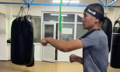 Чемпион мира из Казахстана возобновил тренировки. Видео