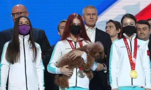 Камиле Валиевой вручили награду взамен олимпийского «золота» Пекина-2022. Фото