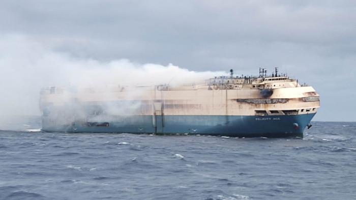 Пожар на корабле с элитными автомобилями потушен
                22 февраля 2022, 11:46