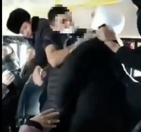 В Караганде полицейские наказали кондуктора за конфликт со школьником в автобусе