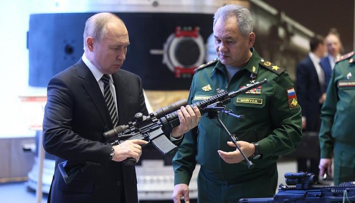Путин призвал украинских военных захватить власть, чтобы было проще договориться с РФ, – Reuters