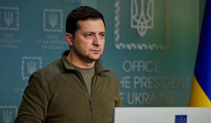 Зеленский призывает выехавших за границу украинцев вернуться для защиты страны