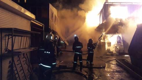Ночной пожар на рынке «Алтын Арба» в Караганде: сгорели три точки общепита