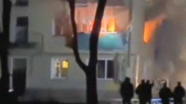 Оккупанты запустили ракету в жилой дом в Чернигове